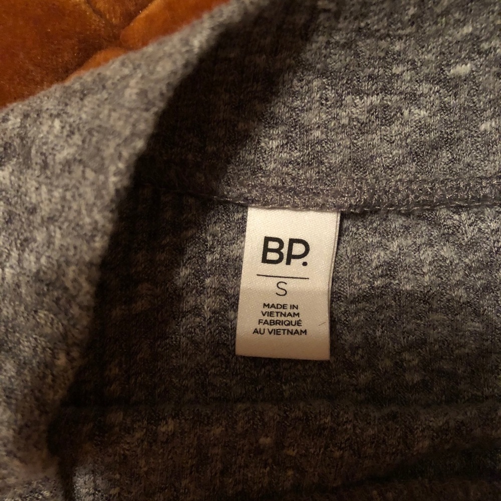 Top - Picture 2 of 2